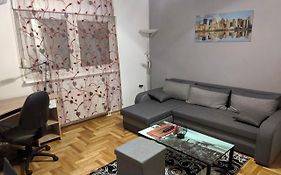 Apartment In Quiet Area With Free Parking